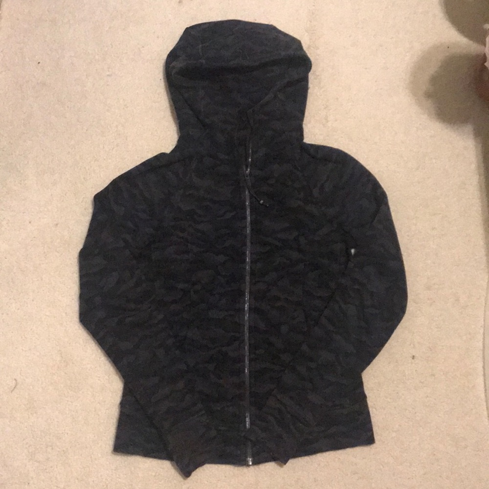 DO NOT BUY- Lululemon Size 4 Camo Scuba Jacket